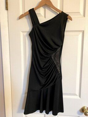 555 Los Angeles LBD with asymmetric neckline Size Medium